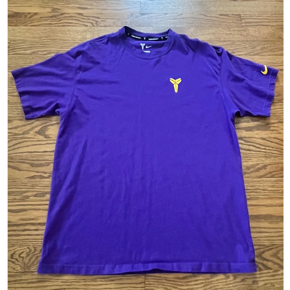 Nike Kobe Bryant Mamba Mentality Purple T-Shirt Sheath Logo HJ3318-504 Mens L